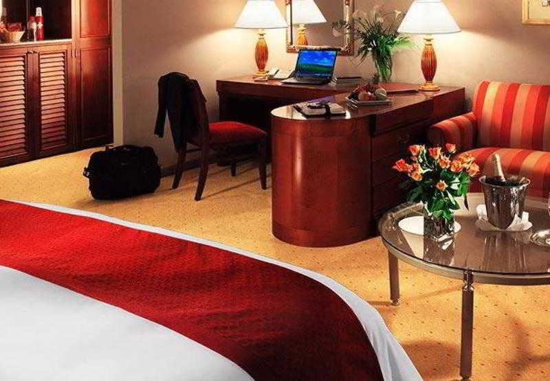 Opfikon-Glattbrugg Renaissance Zurich Hotel מראה חיצוני תמונה